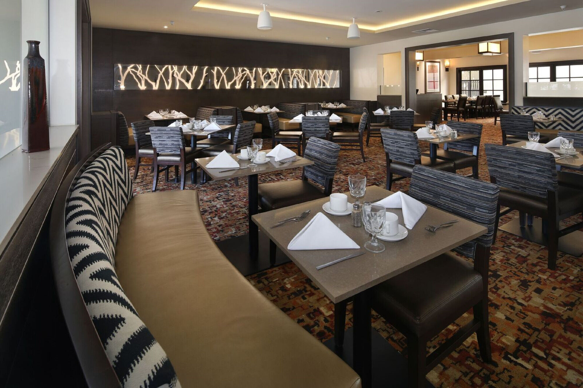 Resort Embassy By Hilton Palm Desert