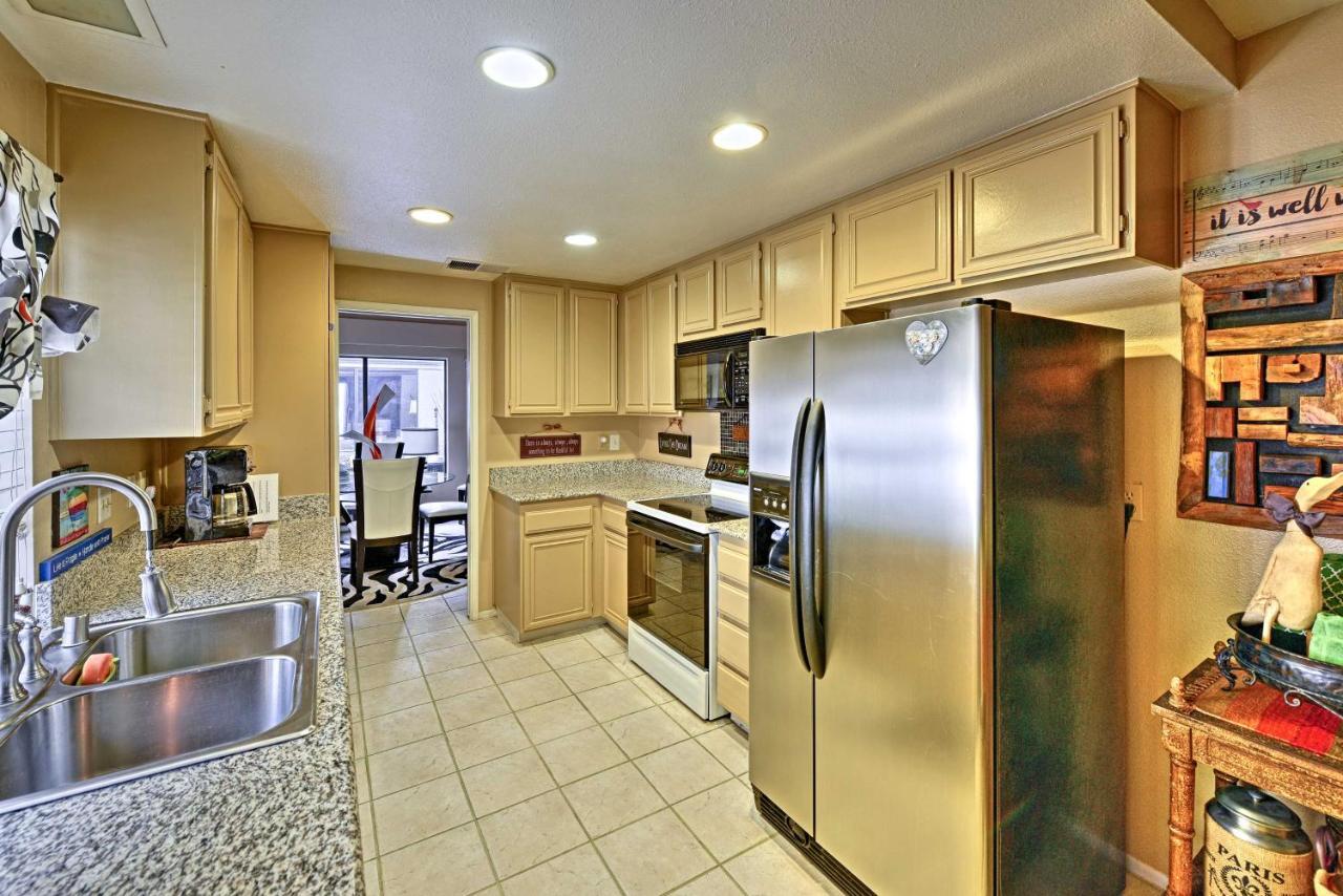 Townhome With Mountain Views And Patio Palm Desert