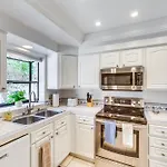 Palm Desert Home With Pool Access - Near Golfing!