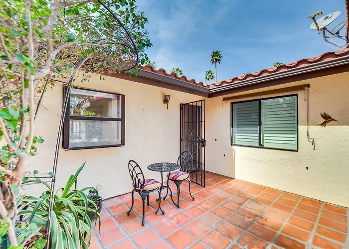 Palm Desert Home With Pool Access - Near Golfing!