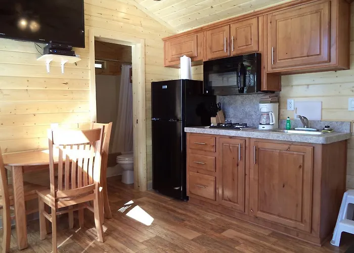 Palm Springs Camping Resort Cabin 3