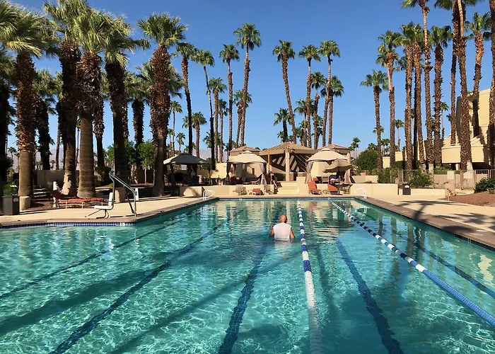 Palm Valley Country Club, Pickleball, Tennis, Gym, Clubhouse, Swimming Pools, Lux, Spac 2 Bdrms Den 2 Ba