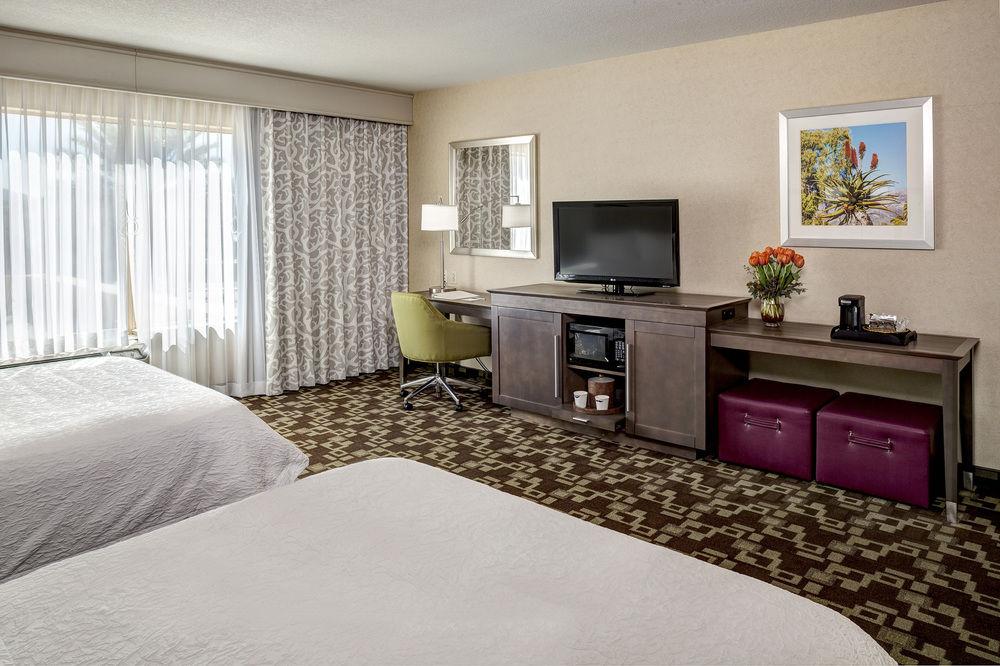 Hampton & Hotel 3*