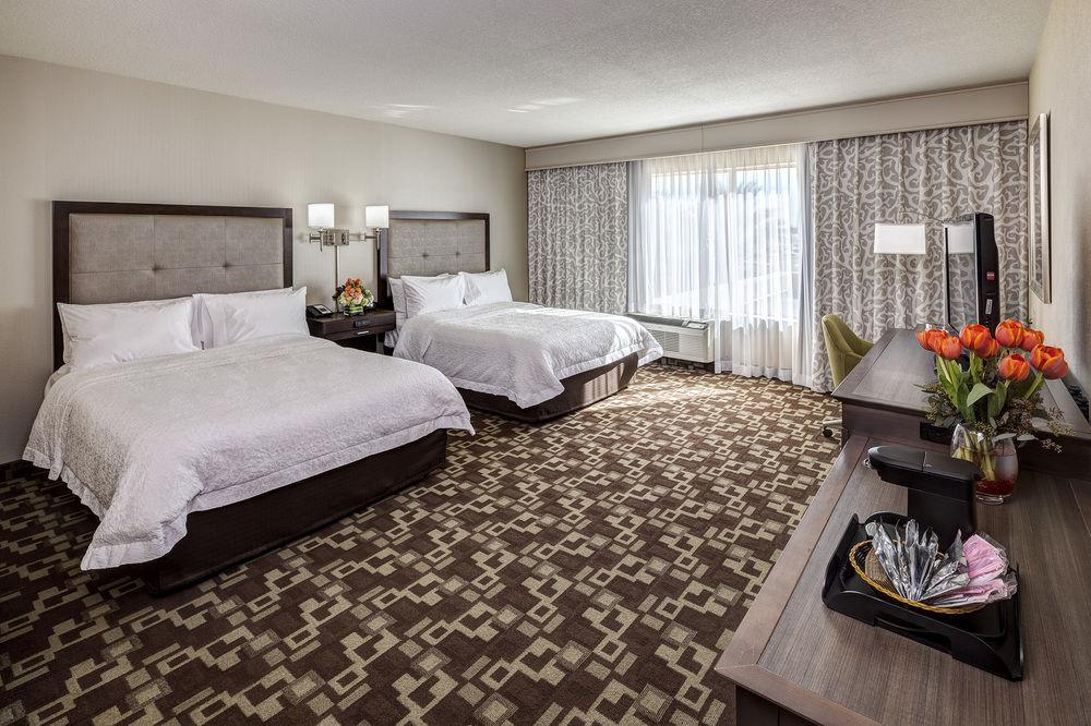 Hampton & 3* Palm Desert