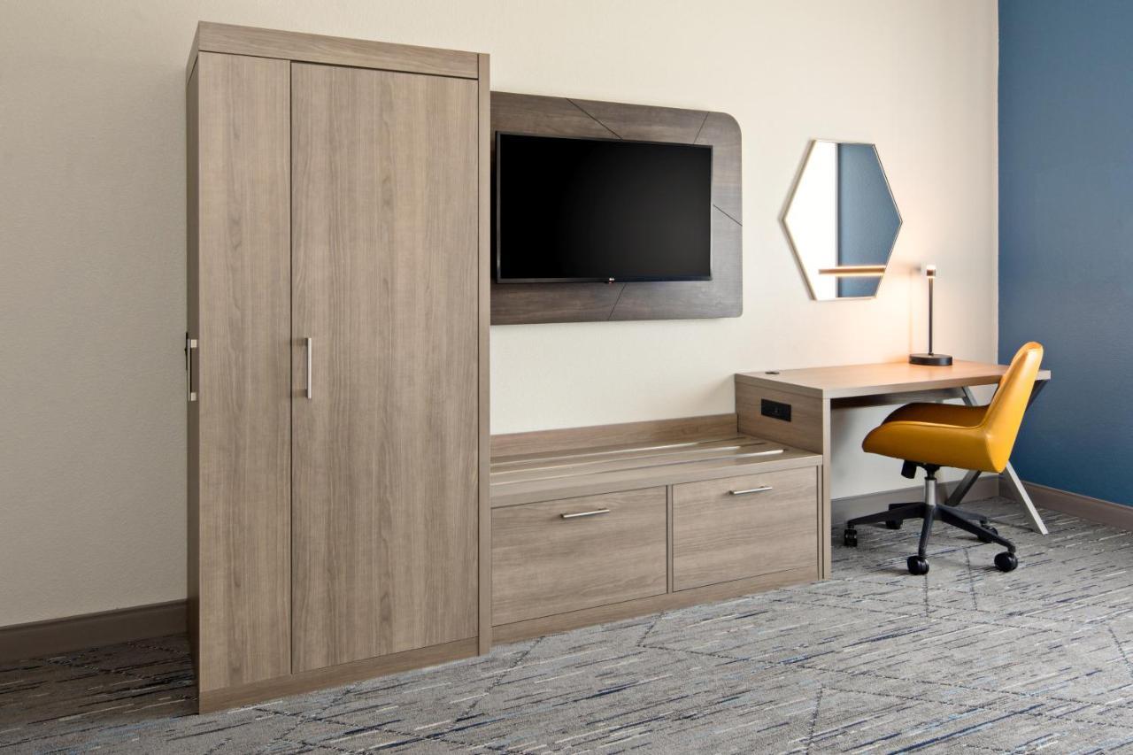 Express & - Millennium By Ihg 3*