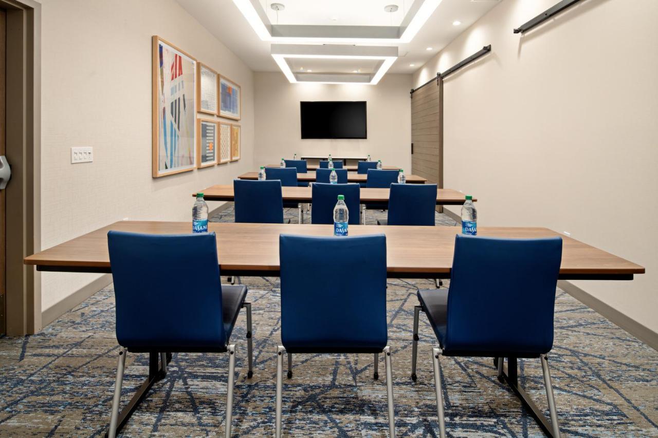 Express & - Millennium By Ihg Hotel Palm Desert
