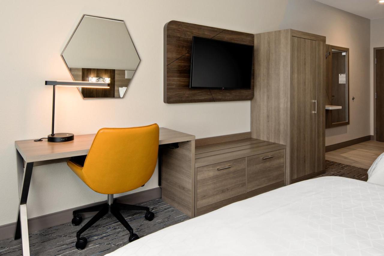 Express & - Millennium By Ihg Hotel