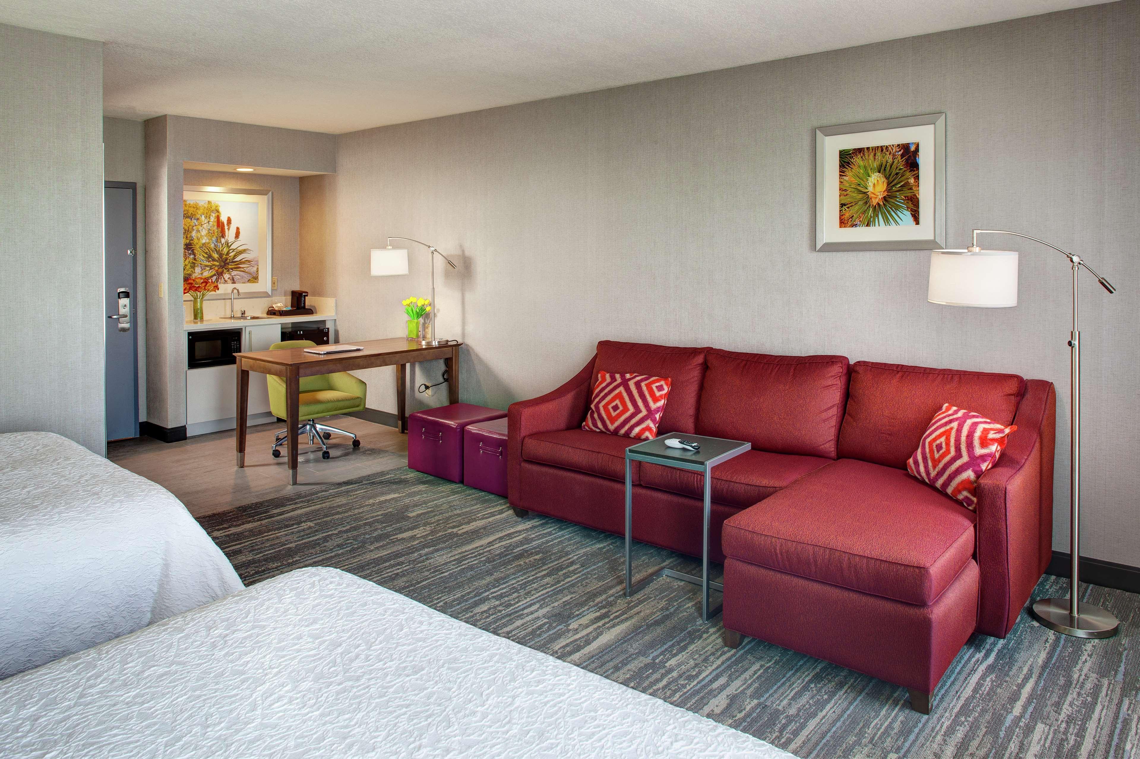 Hampton & Hotel 3*