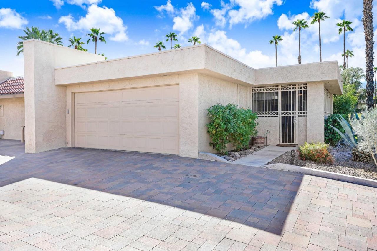 Near Golfing Apartment Palm Desert