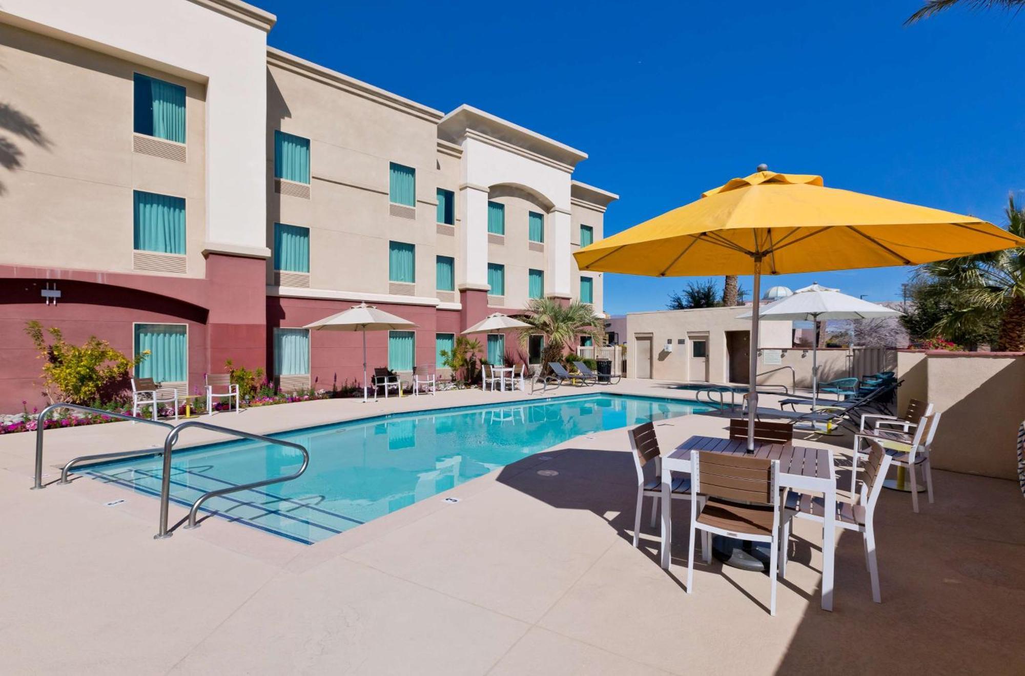 Hampton & Hotel