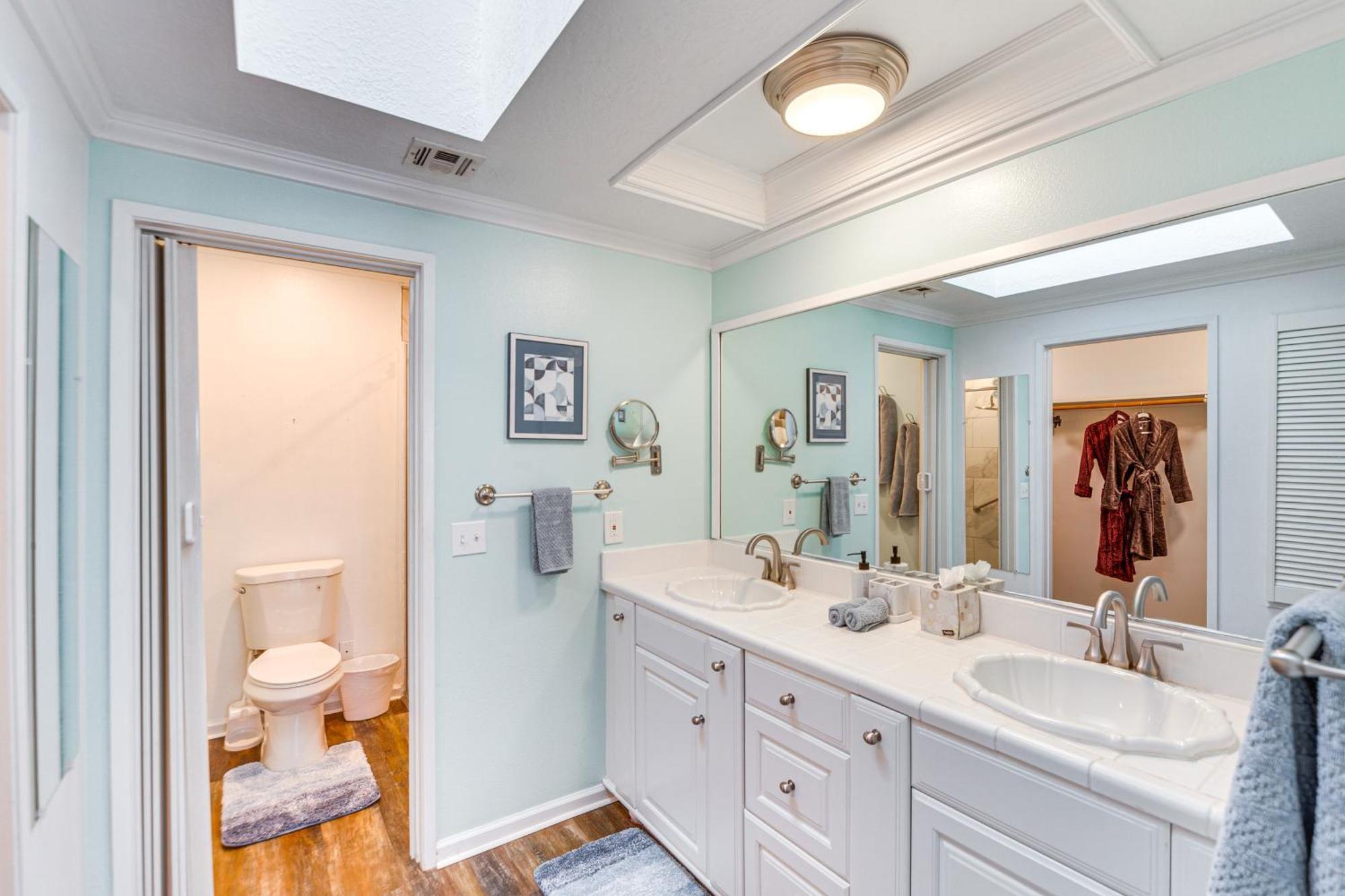 With Pool Access - Near Golfing! Apartment *