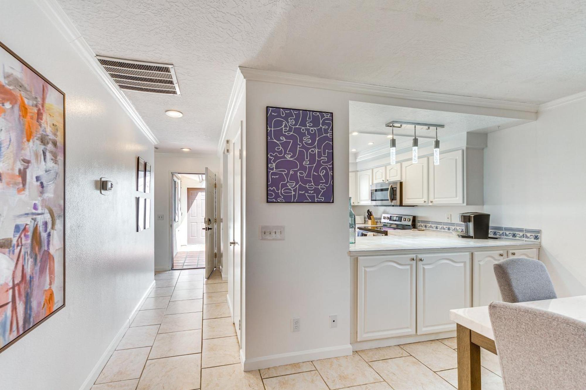 Apartment With Pool Access - Near Golfing! *