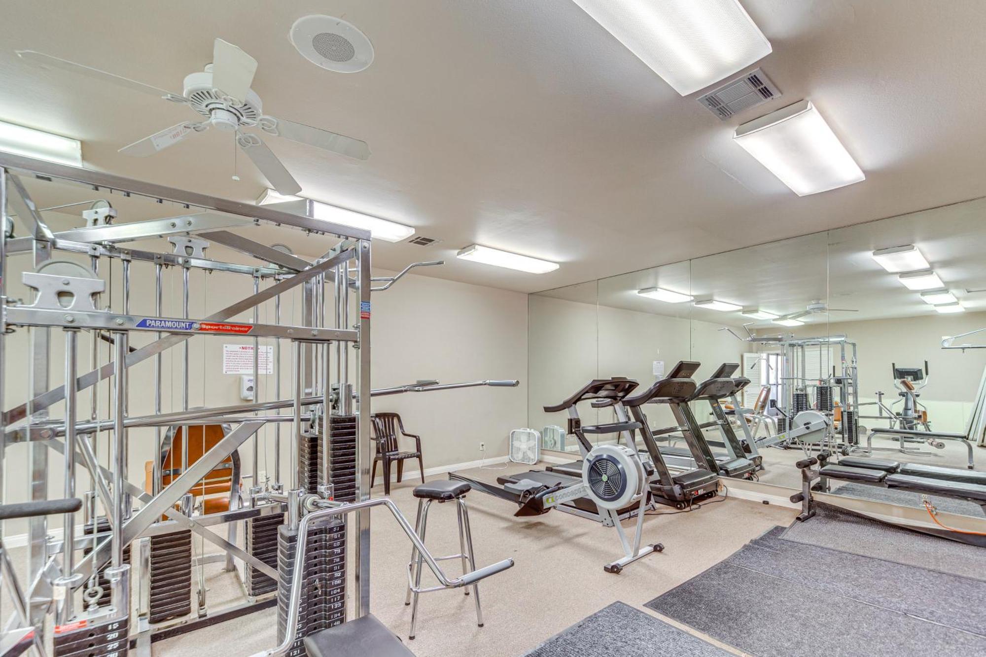 With Pool Access - Near Golfing! Apartment *