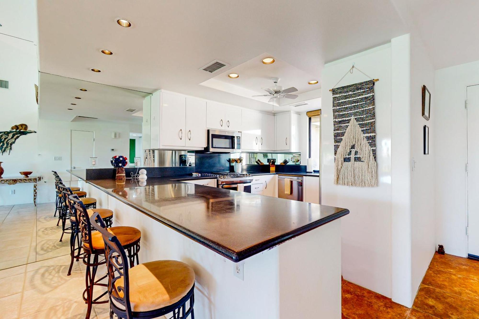 Desert Days At Monterey Apartment *