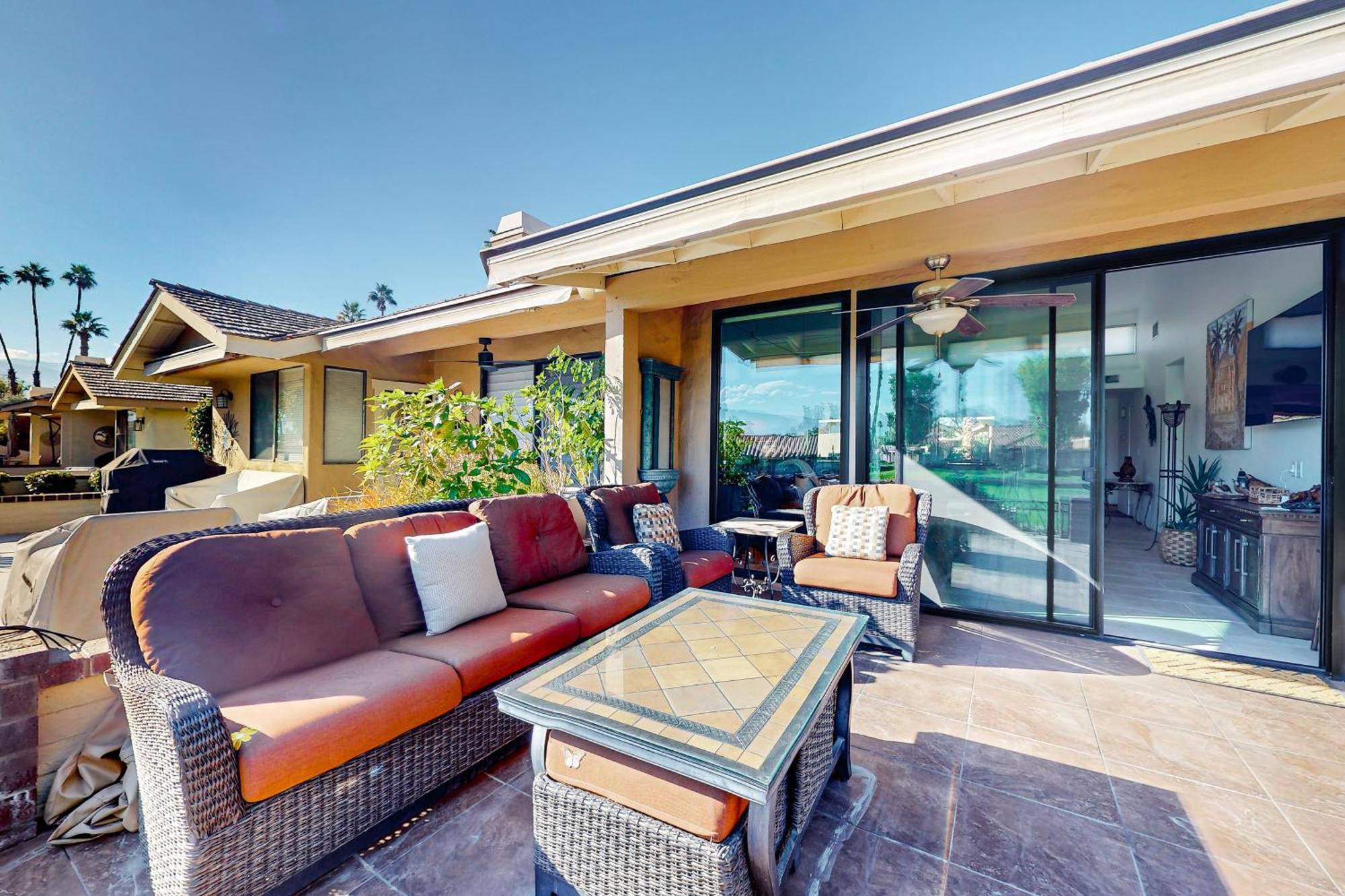 Desert Days At Monterey Apartment *