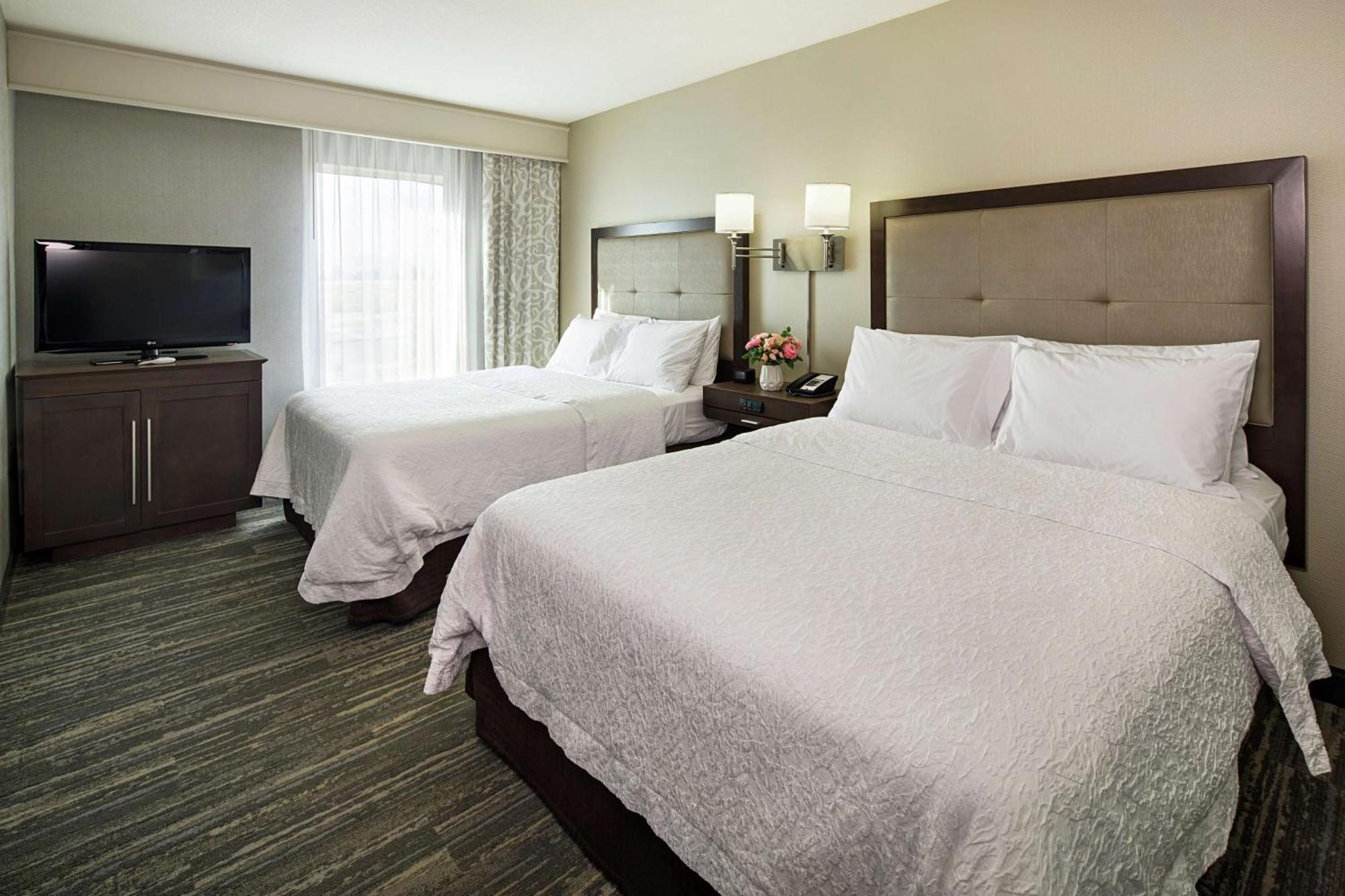 Hampton & 3* Palm Desert