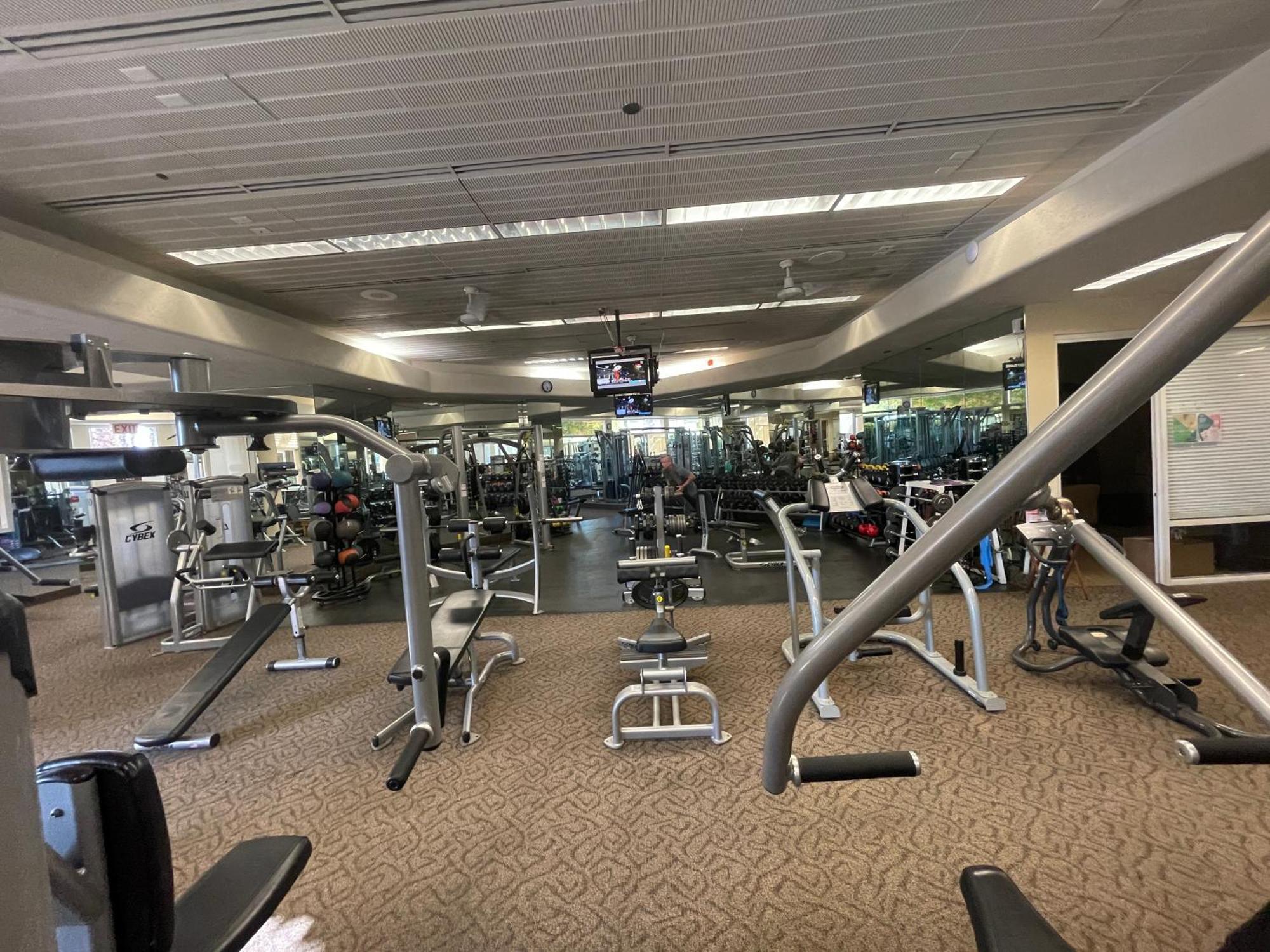 Palm Valley Country Club, Pickleball, Tennis, Gym, Clubhouse, Swimming Pools, Lux, Spac 2 Bdrms Den 2 Ba * Palm Desert