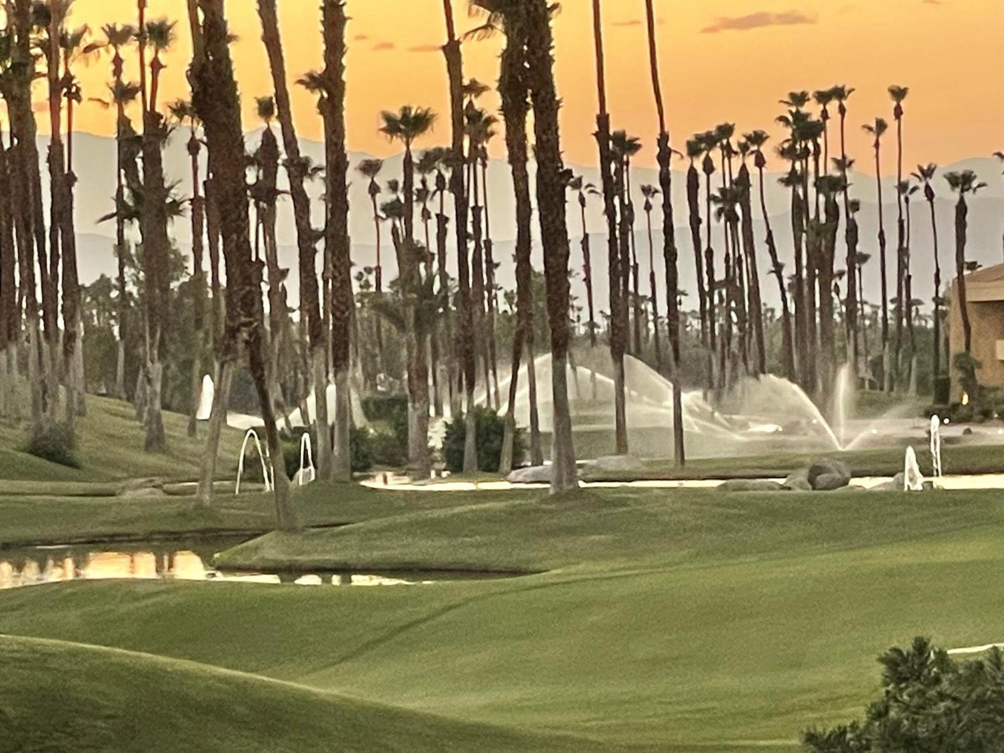 Palm Valley Country Club, Pickleball, Tennis, Gym, Clubhouse, Swimming Pools, Lux, Spac 2 Bdrms Den 2 Ba Palm Desert