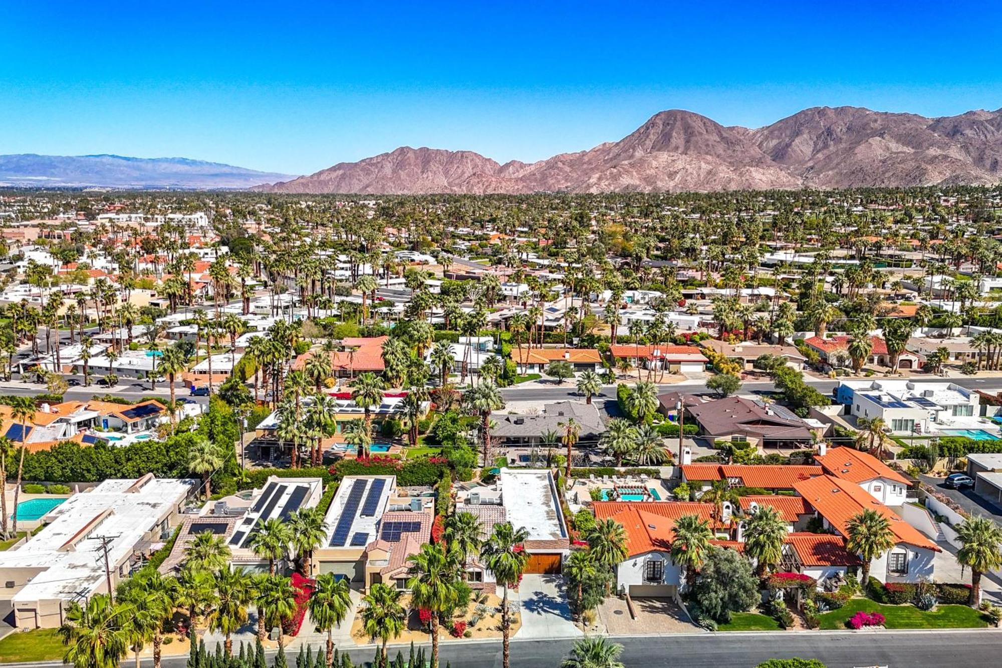 El Paseo Paradise 3br Desert Oasis With Pool & Holiday home Palm Desert