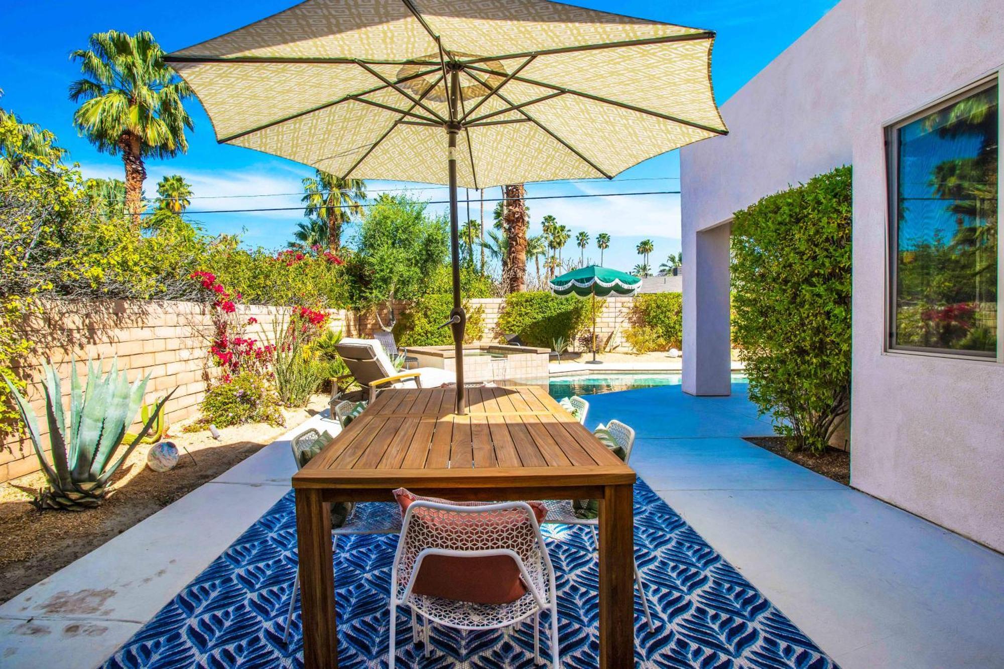 El Paseo Paradise 3br Desert Oasis With Pool & * Palm Desert