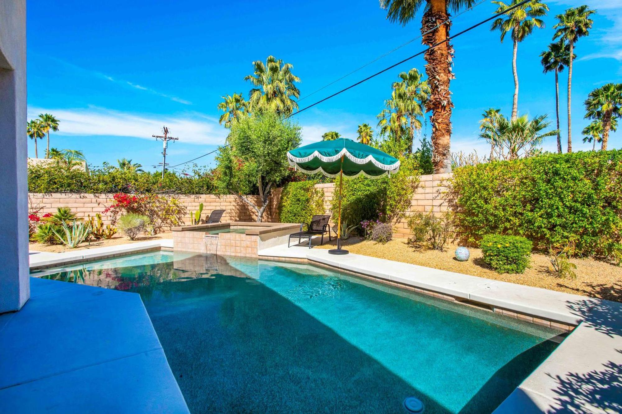 El Paseo Paradise 3br Desert Oasis With Pool & Holiday home