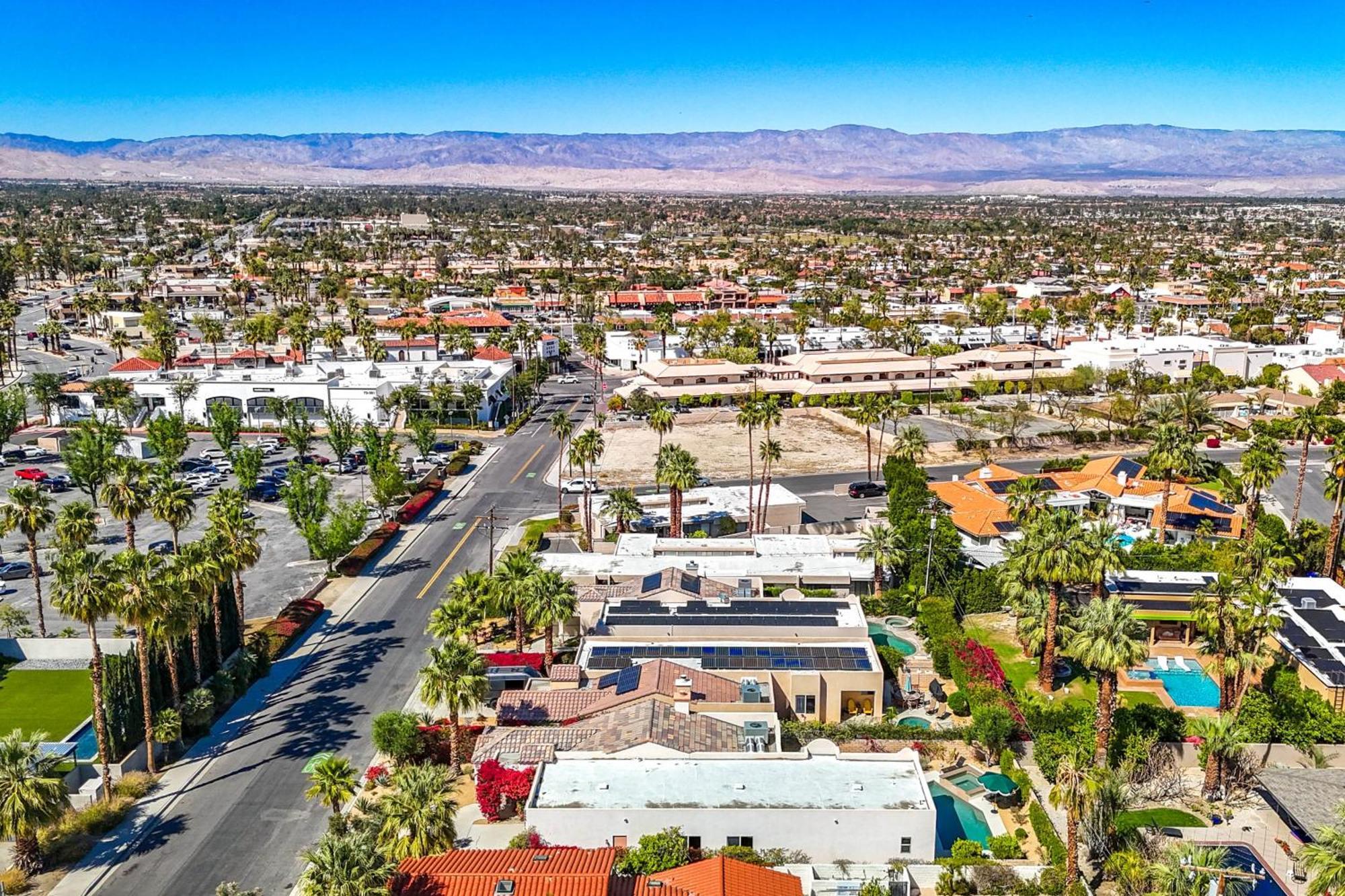 El Paseo Paradise 3br Desert Oasis With Pool &