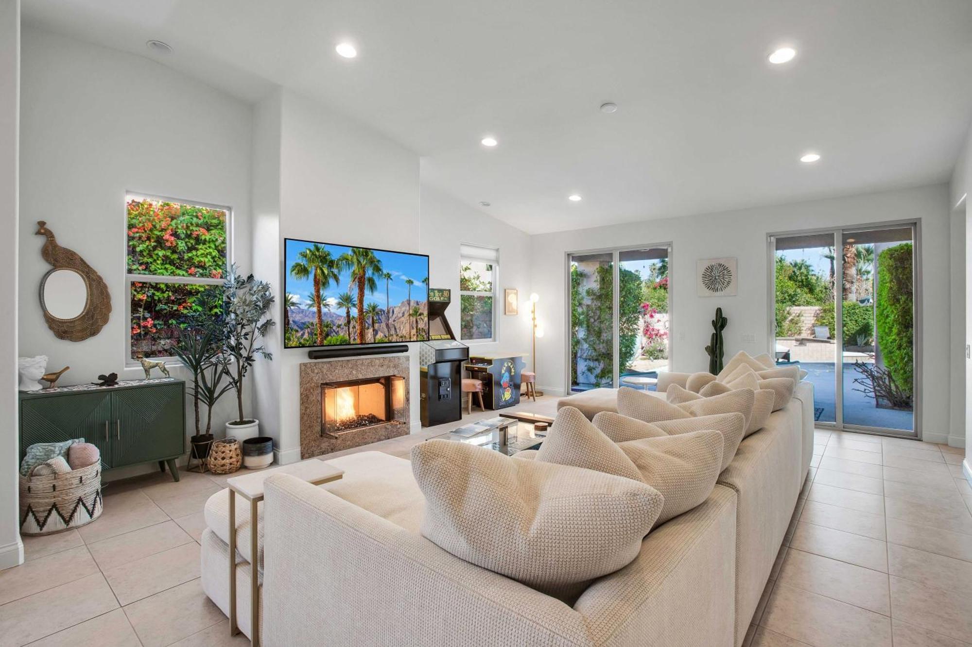 El Paseo Paradise 3br Desert Oasis With Pool & Holiday home *