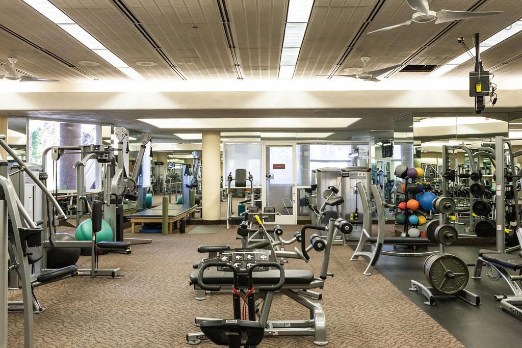 Holiday home Palm Valley Country Club, Pickleball, Tennis, Gym, Clubhouse, Swimming Pools, Lux, Spac 2 Bdrms Den 2 Ba