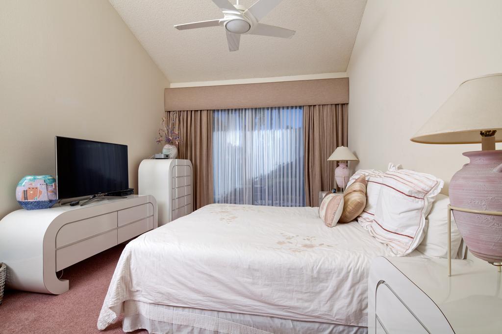 Palm Valley Country Club, Pickleball, Tennis, Gym, Clubhouse, Swimming Pools, Lux, Spac 2 Bdrms Den 2 Ba Holiday home Palm Desert