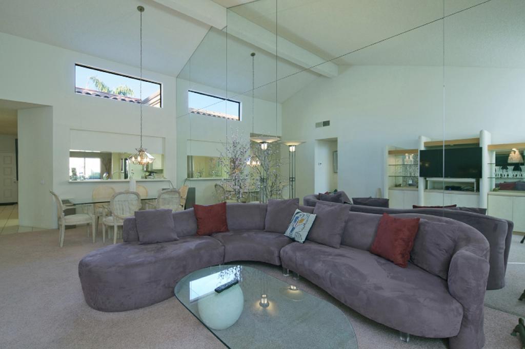 Palm Valley Country Club, Pickleball, Tennis, Gym, Clubhouse, Swimming Pools, Lux, Spac 2 Bdrms Den 2 Ba Holiday home