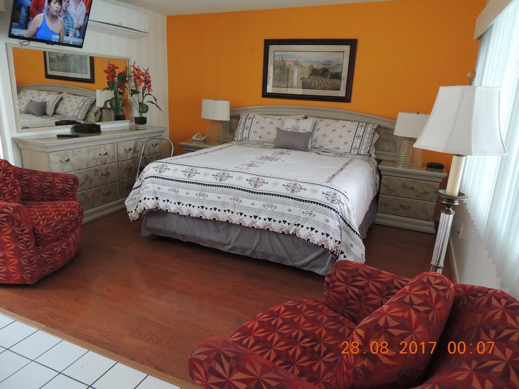 Inn Casa Larrea Palm Desert