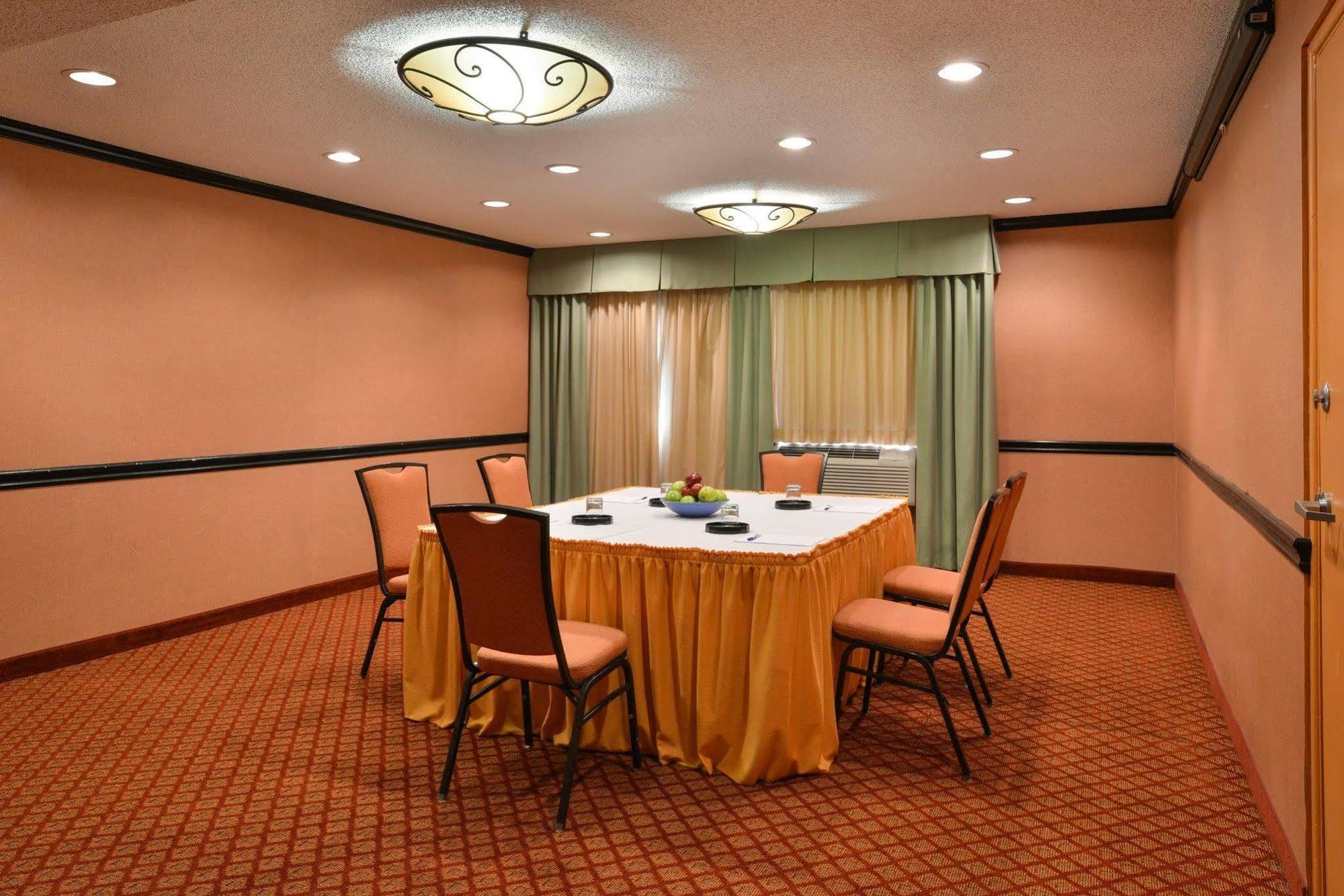 Express By Ihg 2* Palm Desert
